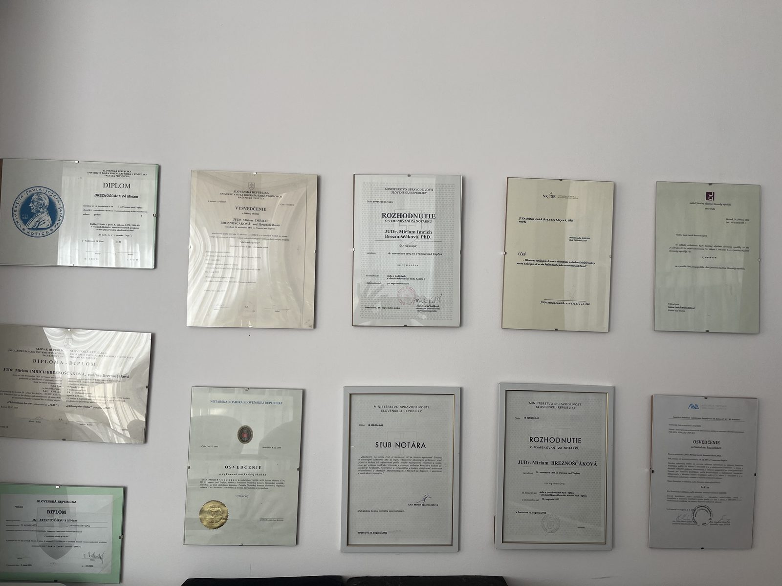 Diplomy a osvedčenia notárky