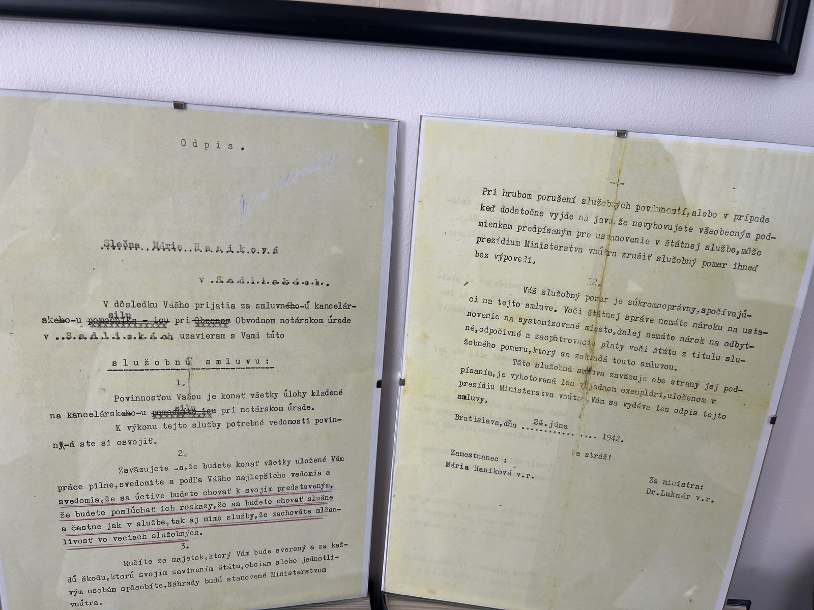 Odpis služobnej zmluvy z roku 1942 — notárske remeslo už v 3. generácii