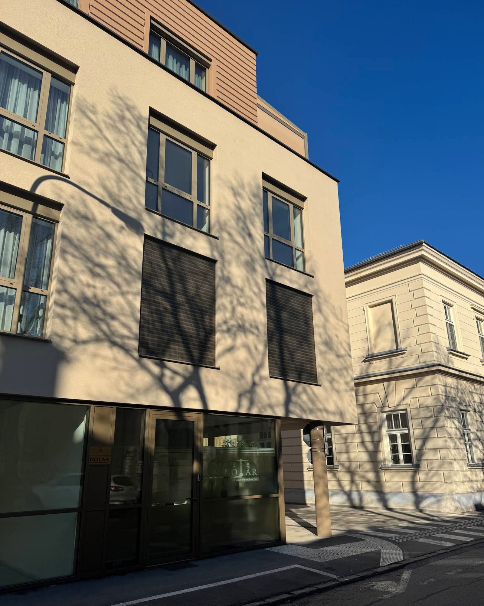 Parkovanie pri notárskom úrade — Baštová ulica