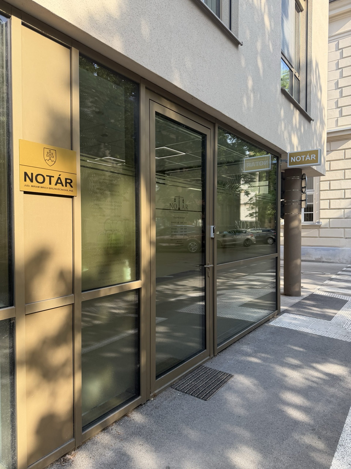 Vstup do notárskeho úradu — Baštová 4A, Košice